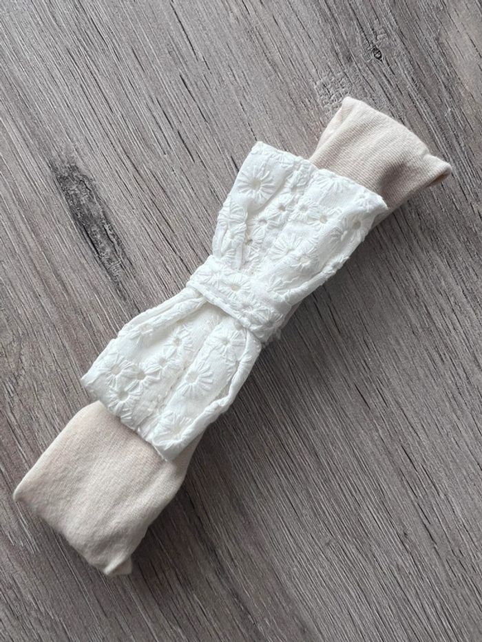 Ensemble bébé taille 3 mois pantalon beige plus bodies sans manche blanc avec bandeau assortit - photo numéro 2