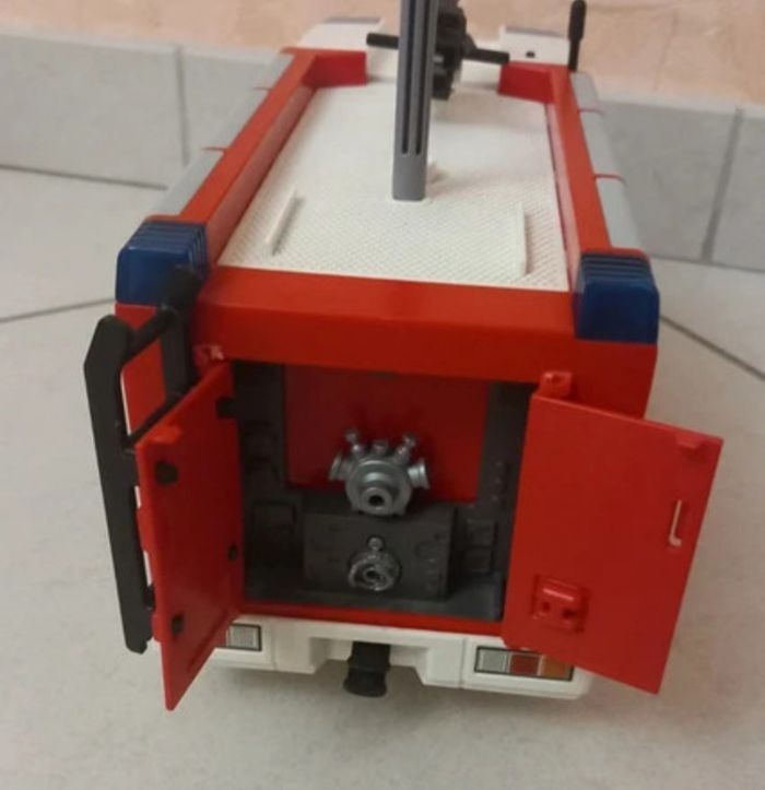 Camion d'intervention des pompiers Playmobil - photo numéro 8