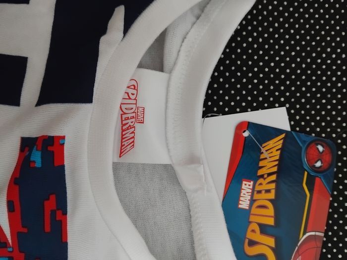 Tee-shirt Spiderman neuf avec étiquettes 8 ans - photo numéro 2