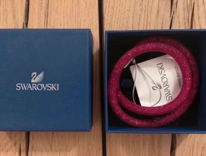 Superbe bracelet  stardust double fushia Swarovski dans sa boîte d’origine