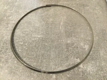 Collier rond rigide argenté