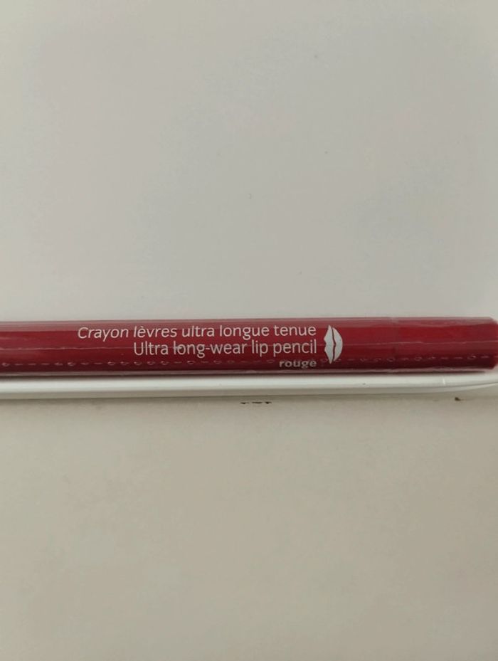 Crayon à lèvres ultra longue tenue - photo numéro 2