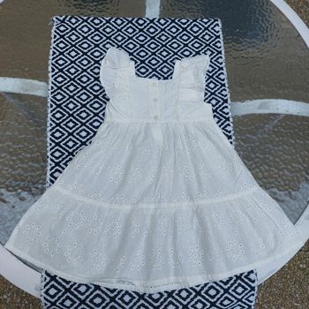 Adorable petite robe neuve t2ans