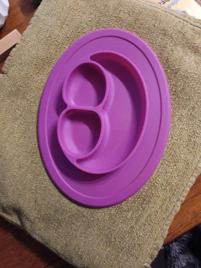 Assiette silicone fuchsia - photo numéro 1