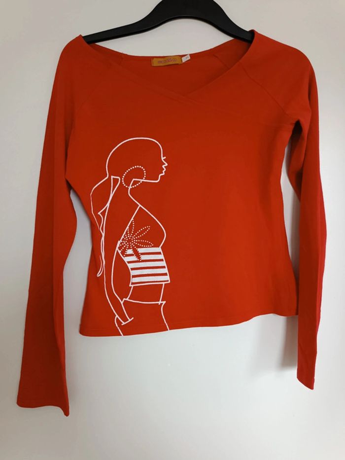 T-shirt manches longues - rouge asymétrique logo femme - taille M - neuf sans étiquette
