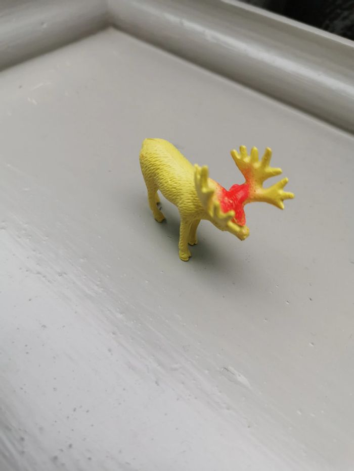 Figurine renne jaune animal miniature - photo numéro 3