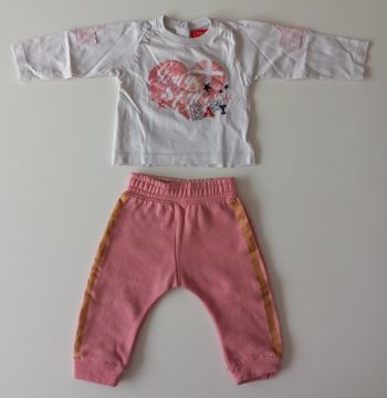 Lot joggings et t-shirt