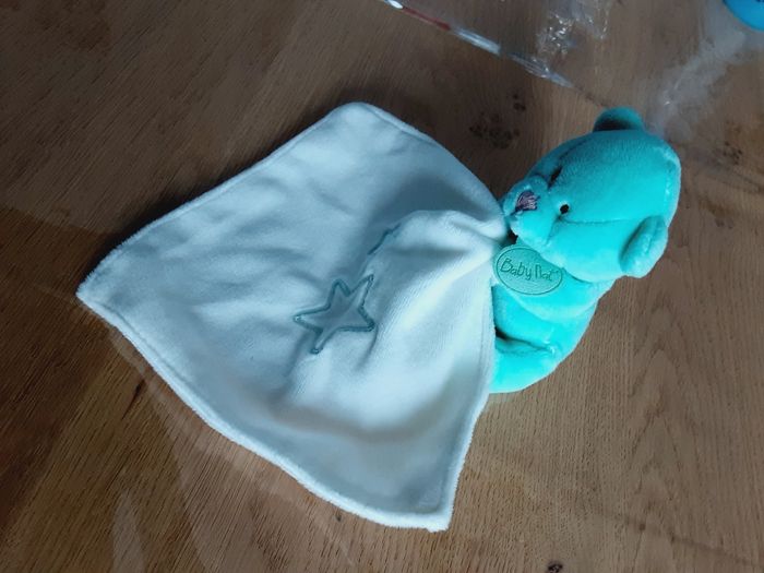 Doudou peluche bébé enfant Baby Nat ours bleu 11 cm et couverture blanche Neuve - photo numéro 2