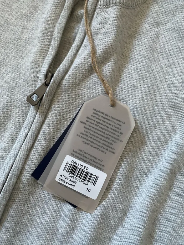 Gilet Little Marcel taille 10 ans Neuf - photo numéro 4