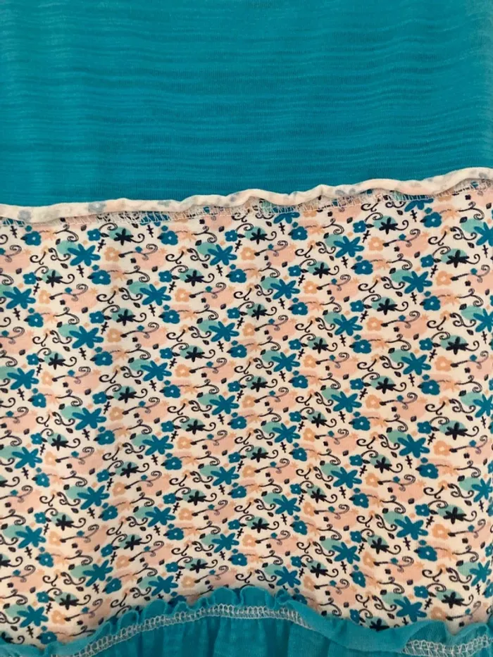 7 ans - Robe bain de soleil mi-longue à volant - portée 1 fois - photo numéro 2