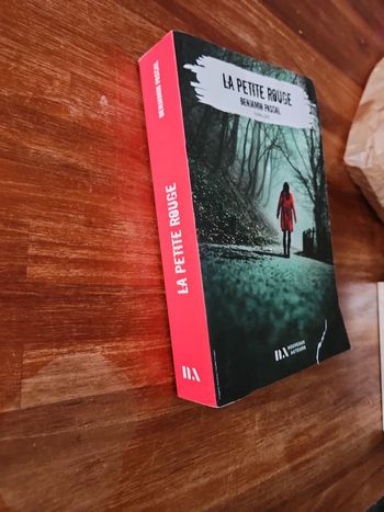 Livre : La petite rouge