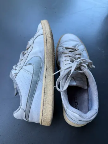 Basket Nike femme blanche avec virgule argenté pointure 38