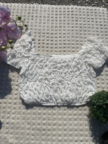 Top blanc texturé manches courtes – XS – Style romantique