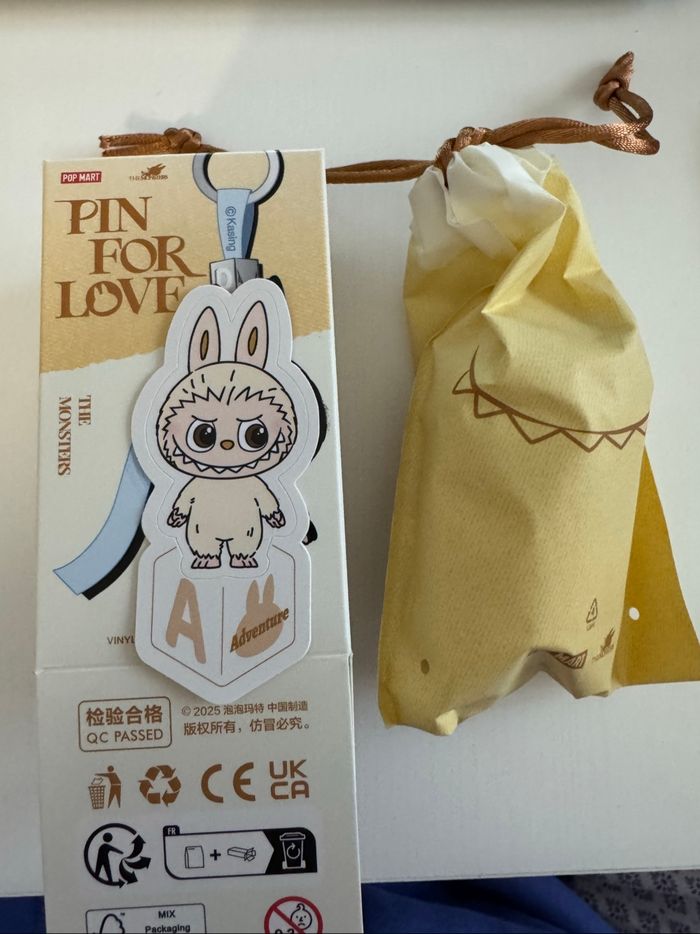 Labubu pin for love A - photo numéro 2