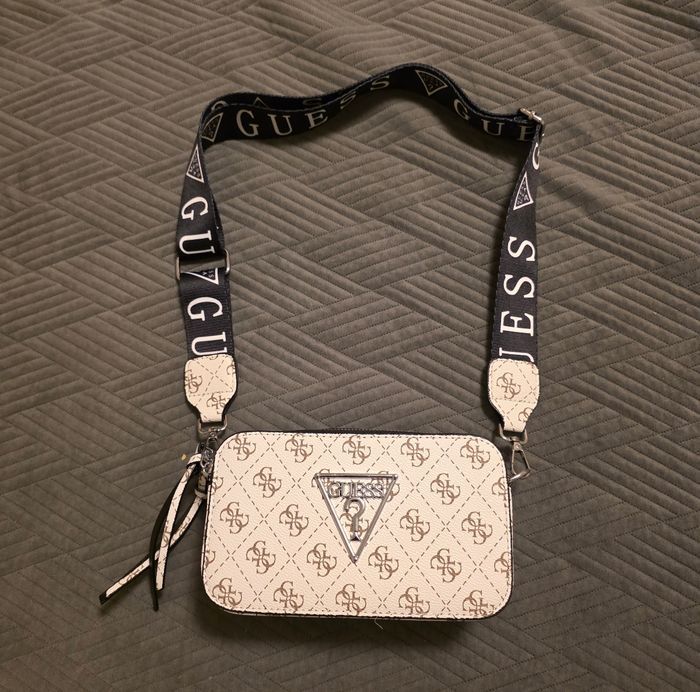 Sac à bandoulière Femmes Guess