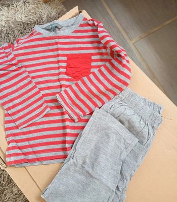 Pyjama 2 pièces léger t. 5 ans