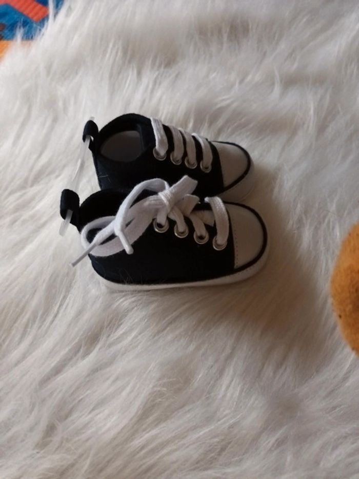 Chaussures neuves 0/3mois