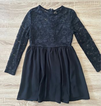 Robe noire et dentelle