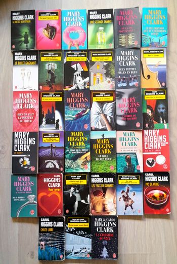33 livres de Mary Higgings clark format poche