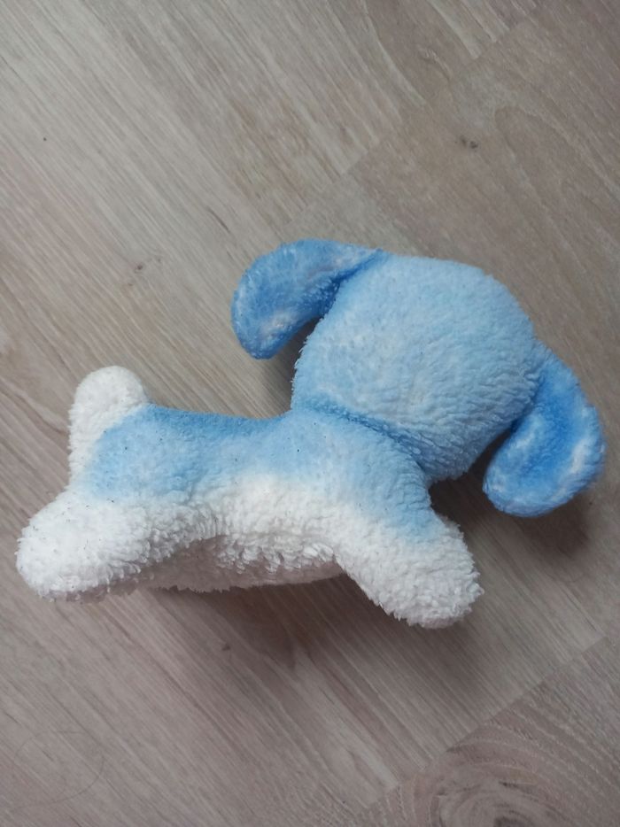 Doudou bleu et blanc avec boule qui fait du bruit - photo numéro 3
