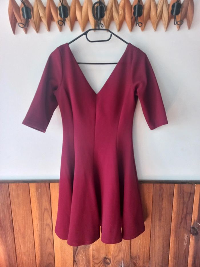 Robe patineuse bordeau décolleté en V - photo numéro 2