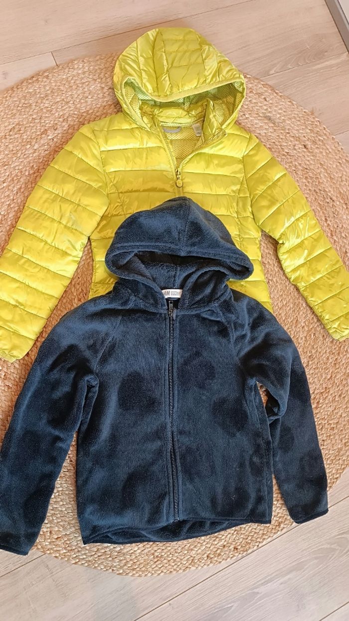 Lot d'une doudoune Okaïdi et d'un gilet tout doux H&M