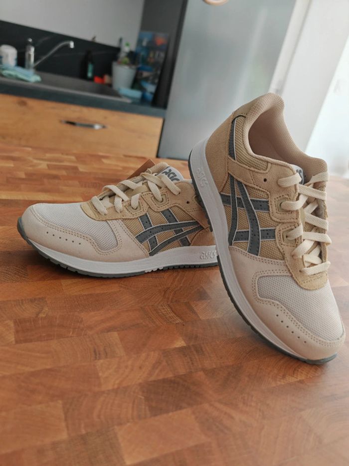 Asics 37, lyte classic, en cuir. Neuve - photo numéro 2