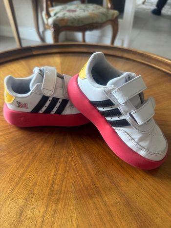 Baskets Adidas Mickey taille 25 - à scratchs