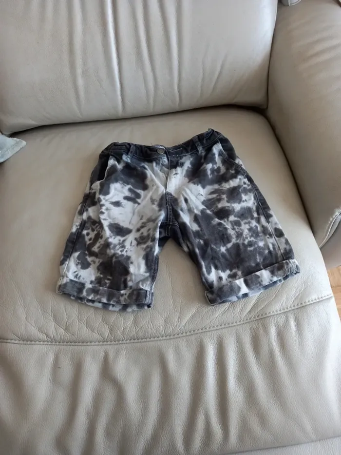 Short en jean kiabi noir et blanc taille xs