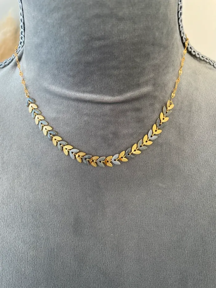 Collier délicat petites feuilles bleues/gris et dorées acier inoxydable - photo numéro 2
