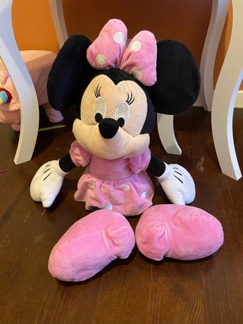 Peluche Minnie taille moyenne