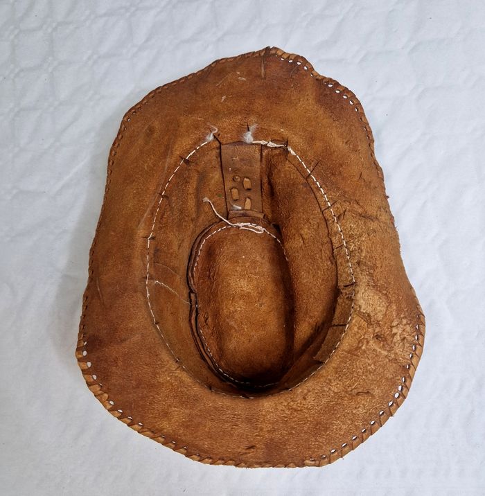 Ancienne chapeaux en cuir , cousu à la main , marron , vintage , homme , femme - photo numéro 5