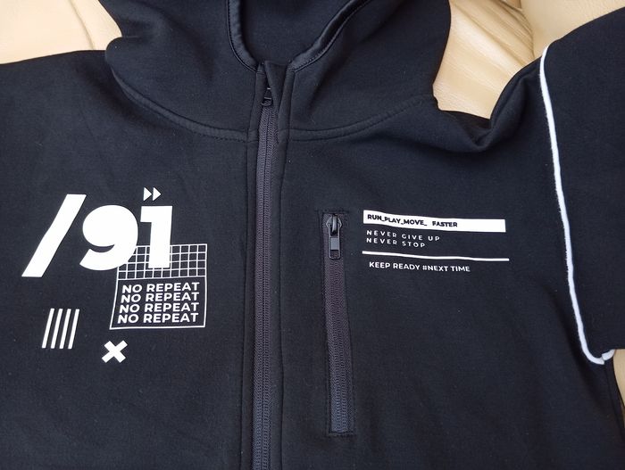 Pull capuche noir - photo numéro 2