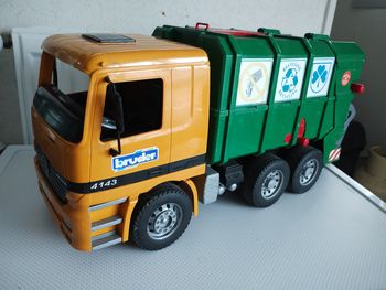 Camion poubelle bruder