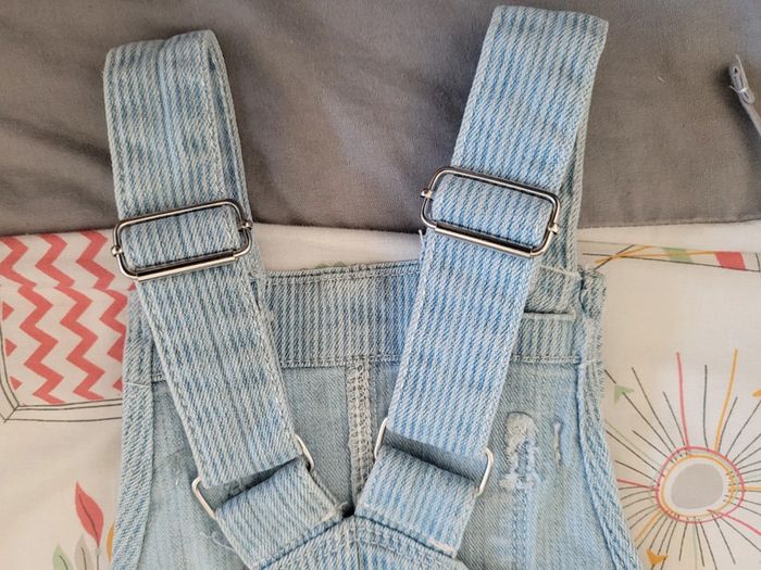 Jolie salopette short/ courte 4 ans - photo numéro 4