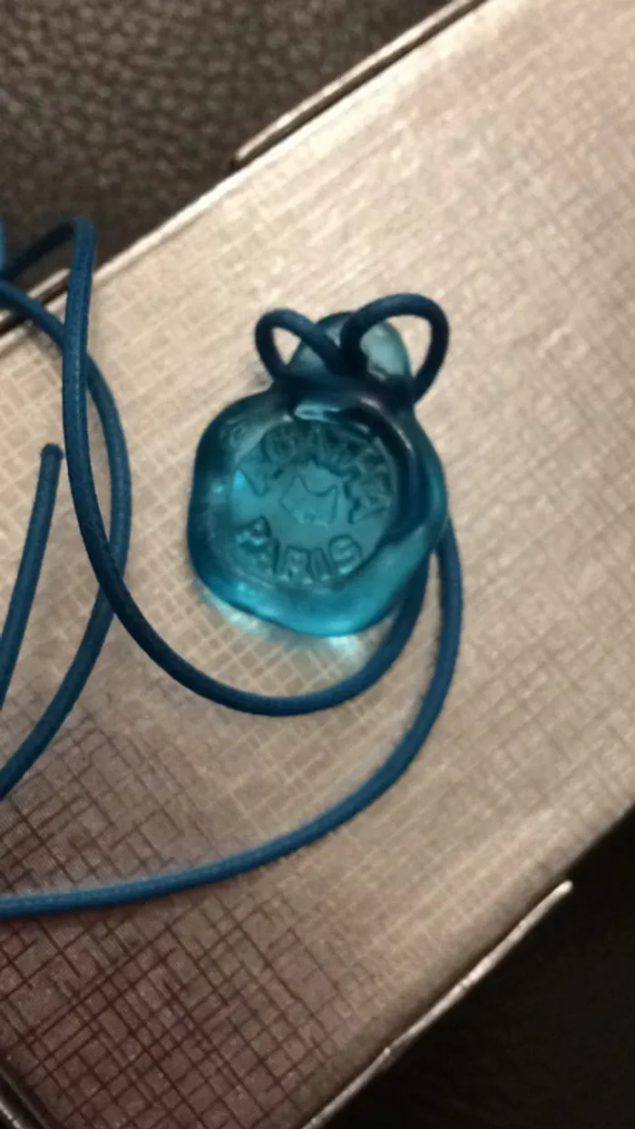 Collier sceau pâte de verre neuf