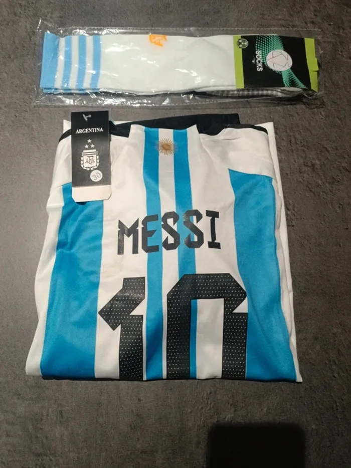Tenue foot Léo Messi argentine. T.30 - photo numéro 4