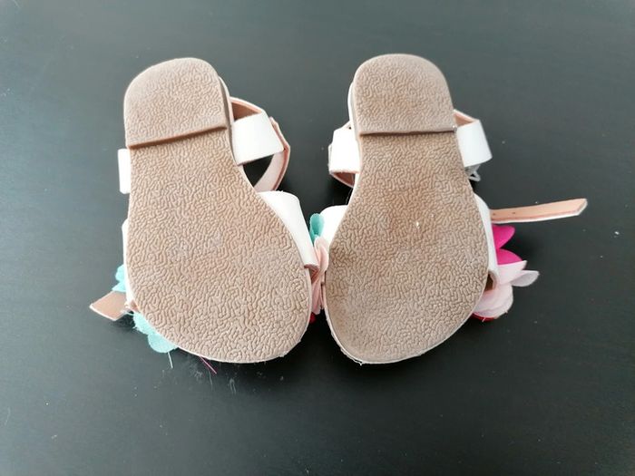 Sandales chaussures bébé fille fleurs froufrous - photo numéro 3