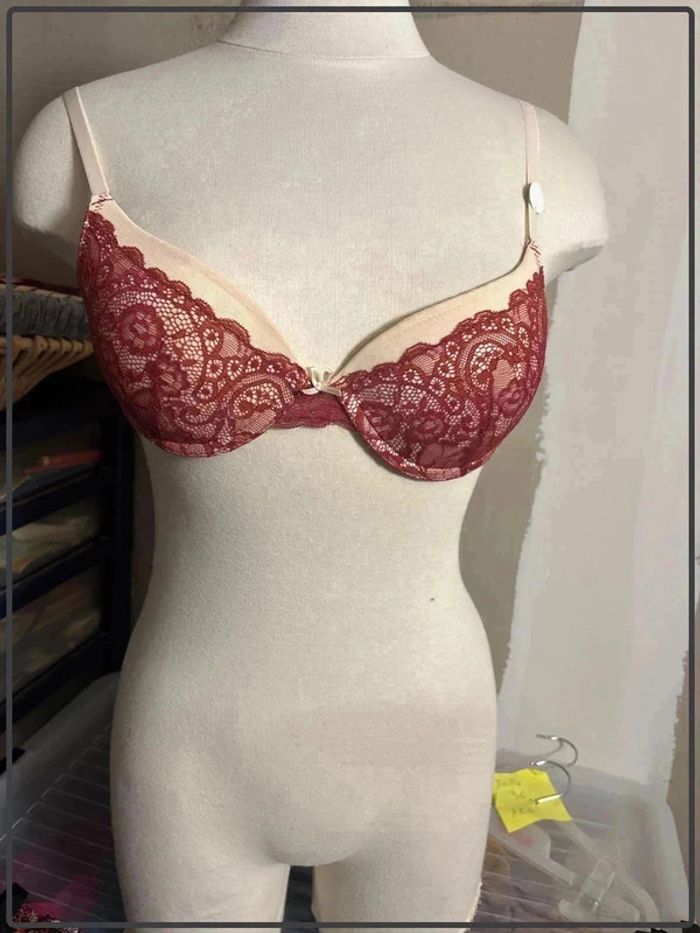Soutient soutient  gorge  taille  85c neuf avec étiquette