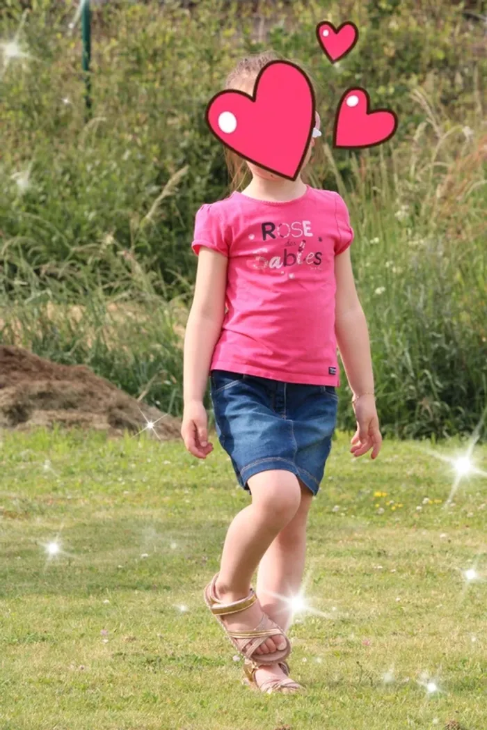 Lot de 2 t-shirts+ une jupe taille 5 ans. - photo numéro 4