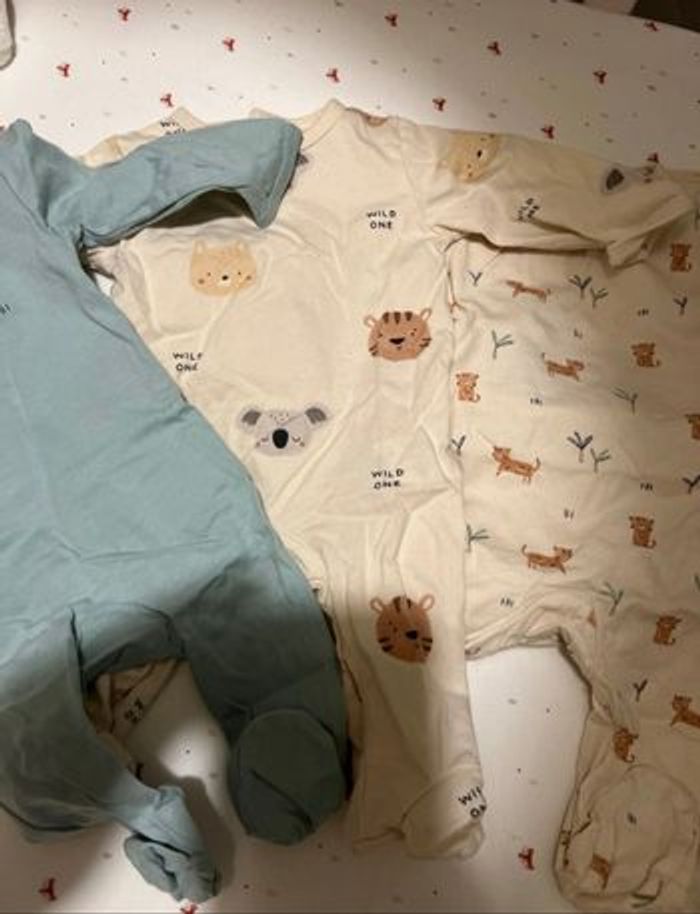 4 Pyjamas 1 mois - photo numéro 2