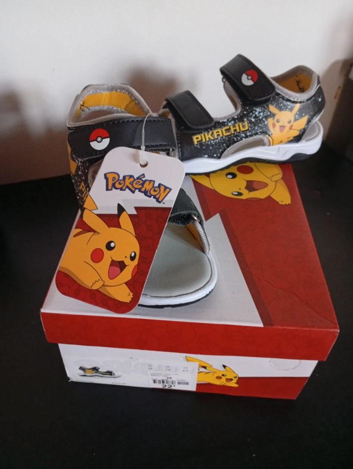Nu pieds pokemon t 25 neuve - photo numéro 2