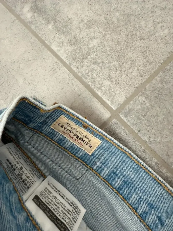 Short en jeans Levi's 501 femme W27 super état - photo numéro 4