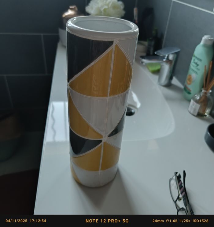 Vase jaune, gris et blanc - photo numéro 2