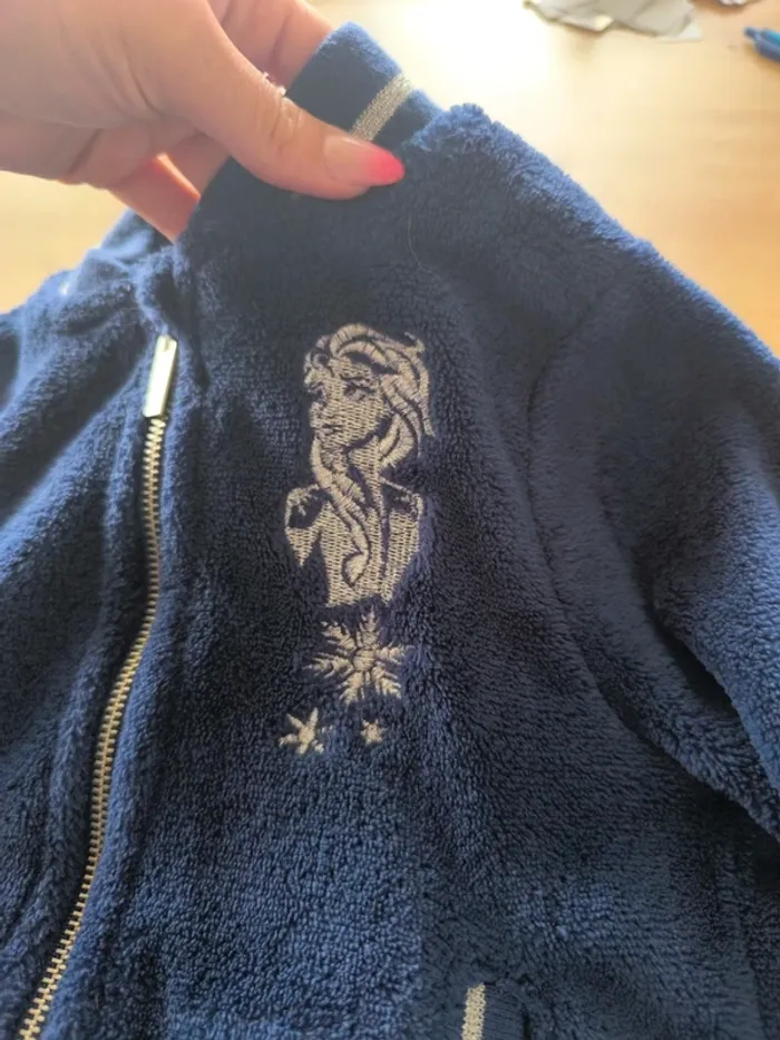 Gilet polaire elsa , Disney , taille 3 ans , état impeccable - photo numéro 2
