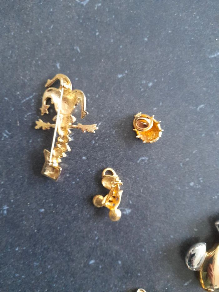 Lot attaches foulards et broches - photo numéro 3