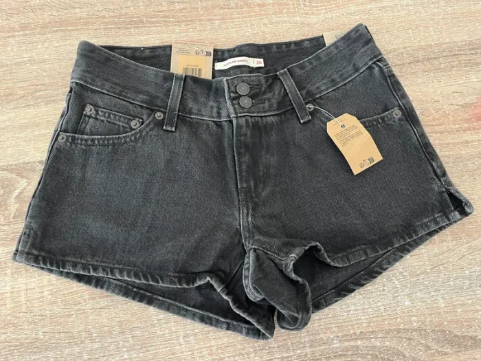 Short en jean noir Levi’s Superlow taille 26 neuf - photo numéro 2