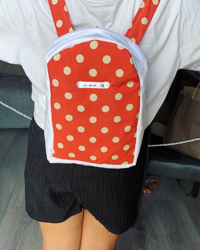 Sac à dos à pois rouge