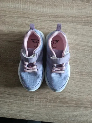 Baskets, taille 28