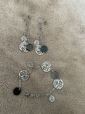 Lot boucles d’oreilles et bracelet